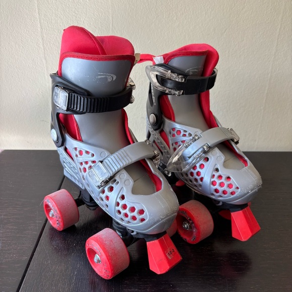 Girls Roller derby, track star adjustable roller skates - Picture 1 of 9